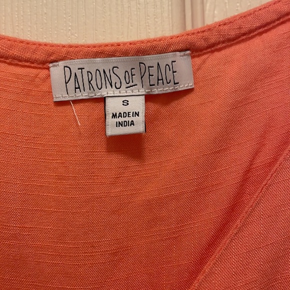 Cute tie front flowy top - Picture 2 of 2